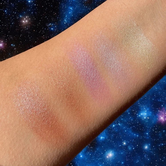 AMUSE COSMETIC COSMIC GLOW HIGHLIGHTER PALETTE