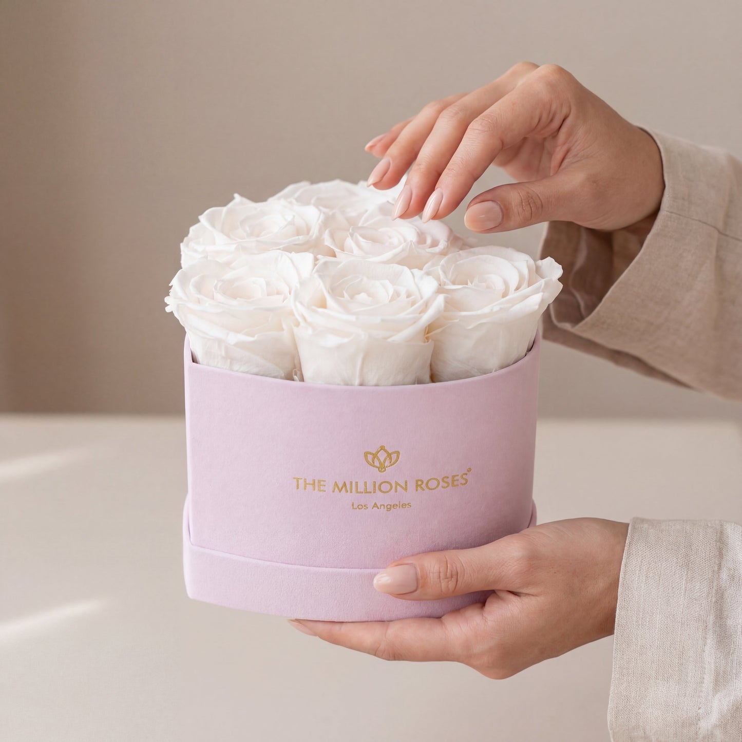 Baby Heart Light Pink Suede Box | White Roses