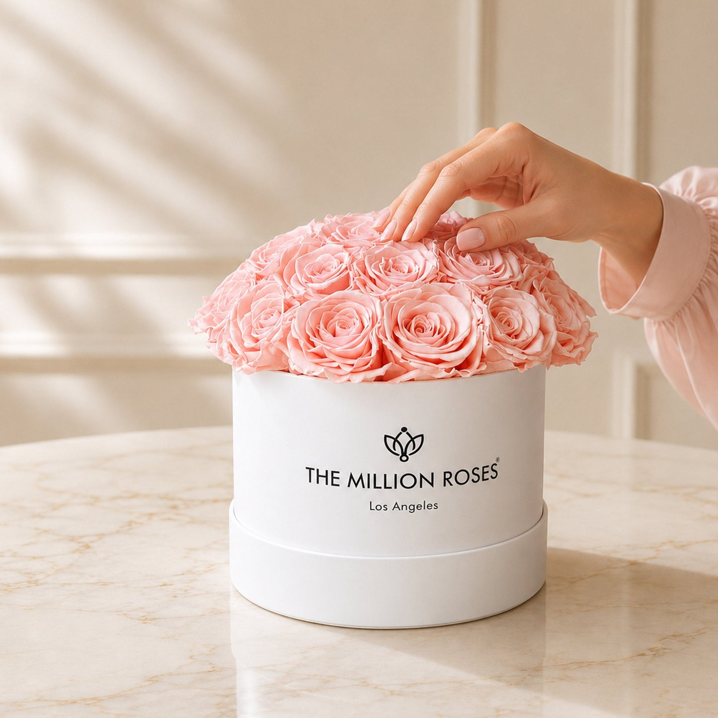 Classic White Dome Box | Light Pink Roses